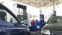 ارتفاع أسعار البنزين في لبنان بنحو 35% مع بدء العمل بآلية جديدة لدعم استيراد المحروقات