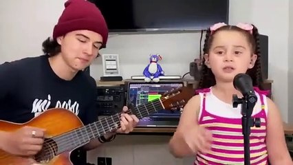 Niña De 5 Años Cantando -Todo Va A  Estar Bien