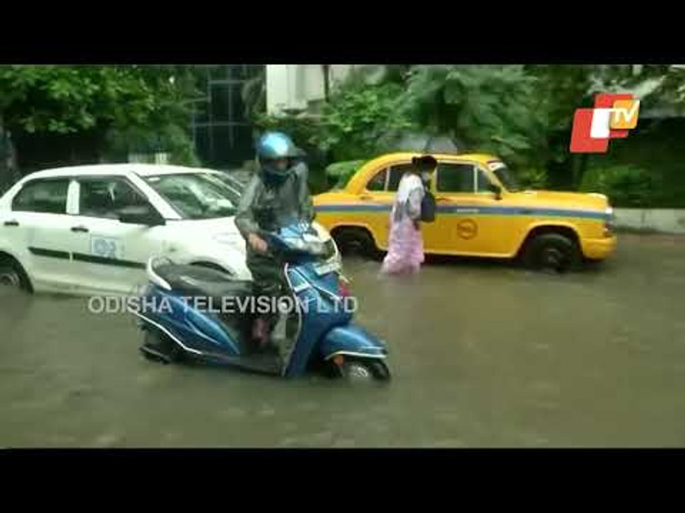 Water-Logging In Several Places In Kolkata Following Heavy Rainfall Affect Traffic Movement