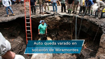 Se forma socavón a unos metros de la mega fuga de agua en Miramontes