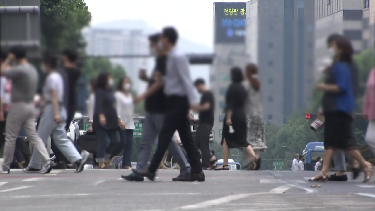 정부 "새 거리두기 내일부터 시행...유행규모 커지면 단계 조정" / YTN