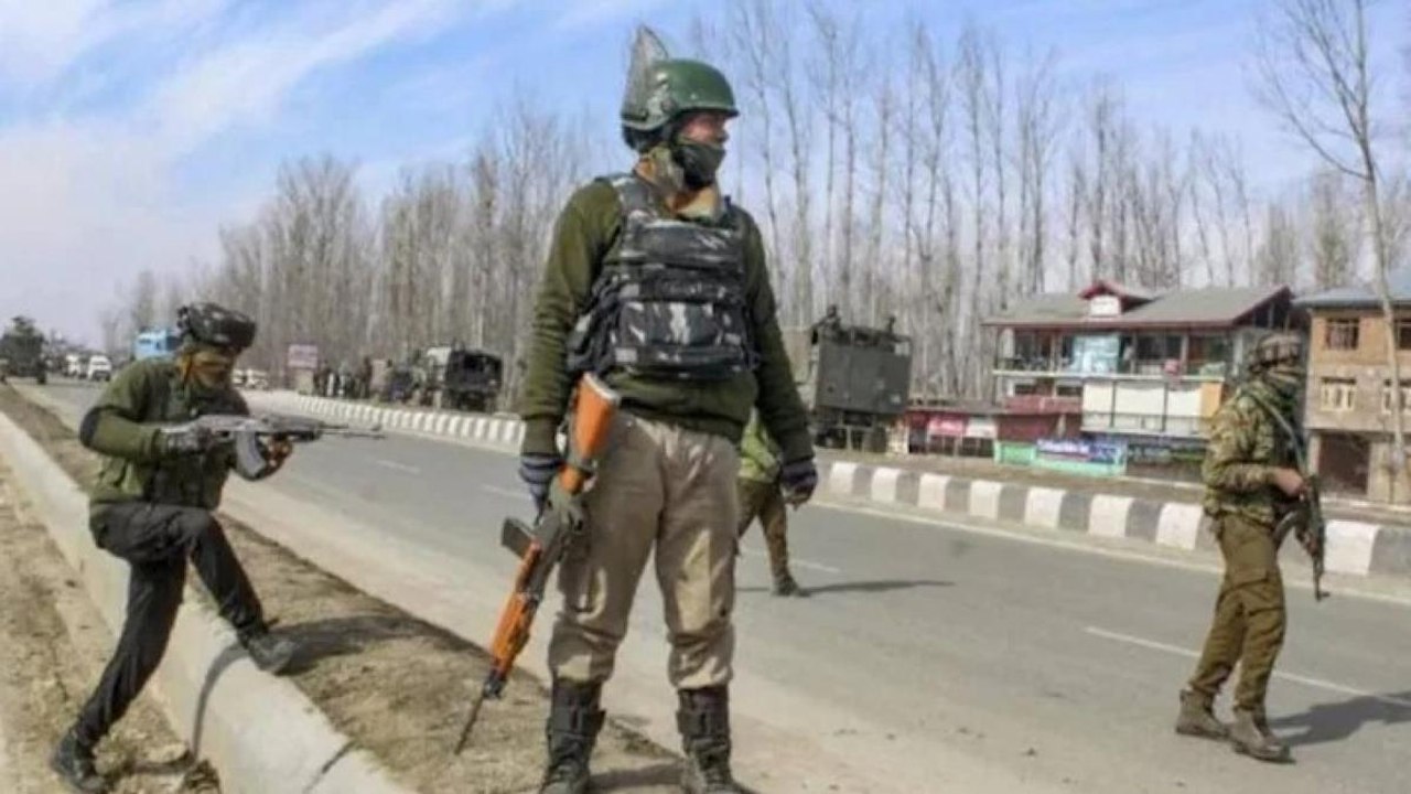 J&K: Infiltration bid by terrorists foiled in S...
