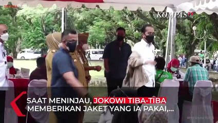 Detik-Detik Jokowi Berikan Jaket Yang Ia Pakai Kepada Warga di Kendari