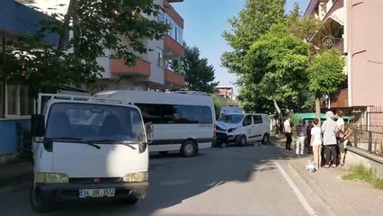 Panelvan ile servis minibüsü çarpıştı: 10 yaralı