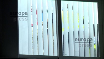 La policía continúa el registro en la productora de José Luis Moreno a altas horas de la noche