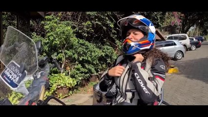 Motosikletle Afrika turuna çıkan akademisyen Özbay, diğer kadınları cesaretlendirmek istiyor