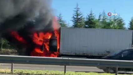 Başkent'te kargo kamyonu alevlere teslim oldu