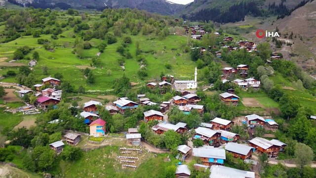 Artvin'deki 2 bin rakımlı Maden köyü ahşap mimarisi, kültürü ve doğasıyla ilgi çekiyor