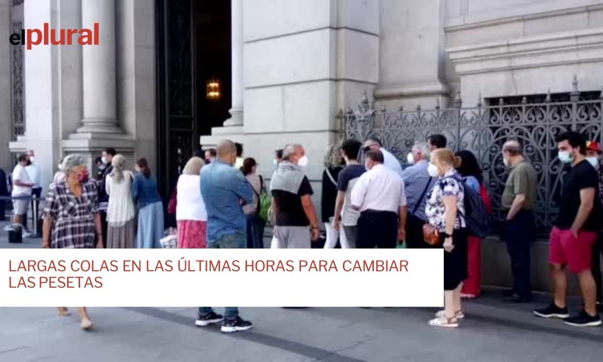 Largas colas en las últimas horas para cambiar las pesetas en el Banco de España