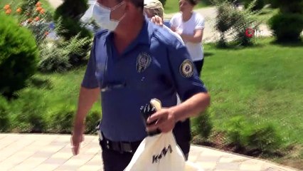 Kocasını bıçakladı, gözyaşlarına boğuldu
