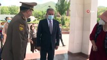 - Bakan Akar, Kırgızistan Cumhurbaşkanı Caparov ile görüştü- Bakan Akar’dan Kırgız yazar Aytmatov ev müzesine ziyaret