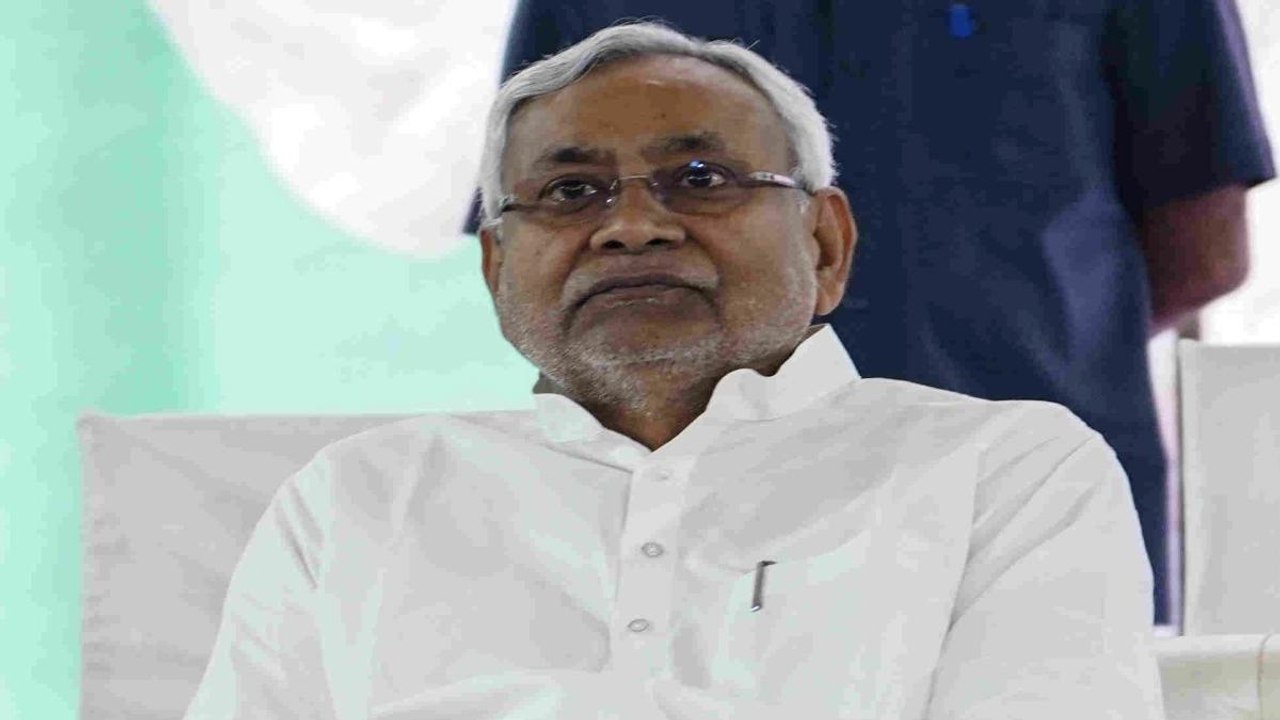 CM Nitish Kumar back to Patna after eye surgery in Delhi