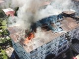 Bağcılar’da bulunan bir okul çatısında bilinmeyen bir nedenle yangın çıktı.