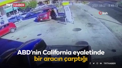 Otomobilin çarptığı yakıt pompası alev aldı