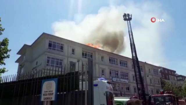 - Bağcılar’da bulunan bir okulu çatısında bilinmeyen bir nedenle yangın çıktı. Olay yerine itfaiye ekipler sevk edildi.