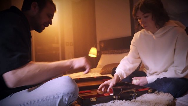 Cyril Mokaiesh et Alma Forrer chantent Après le déluge