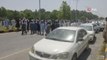 Pakistan'da AstraZeneca ve Pfizer/BioNTech aşılarının bulunmaması protesto edildi