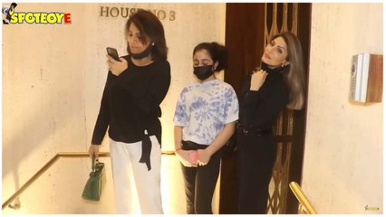 Neetu Kapoor With Riddhima & Grand Daughter Samara Snapped At Manish Malhotra’s House