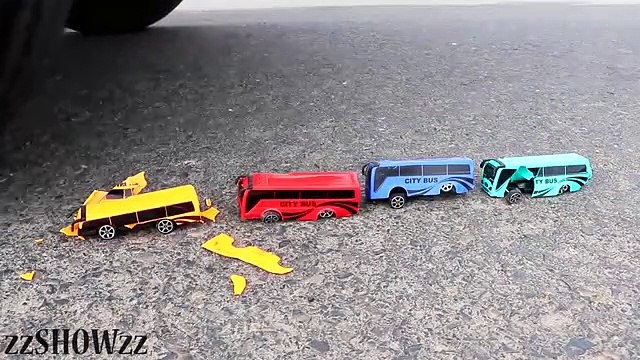 Aplastando Cosas Crujientes y Suaves! Coca Cola con Globos VS Rueda de Coche