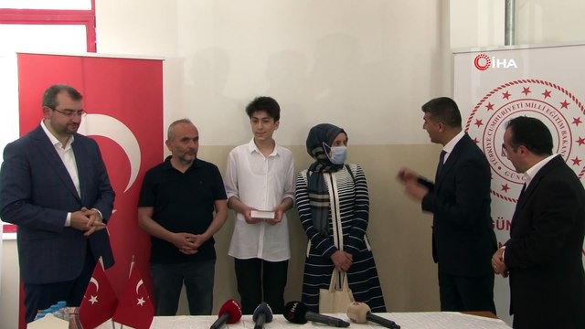 - LGS'den tam puan alan Güngörenli öğrenciye tablet ve hediye çeki