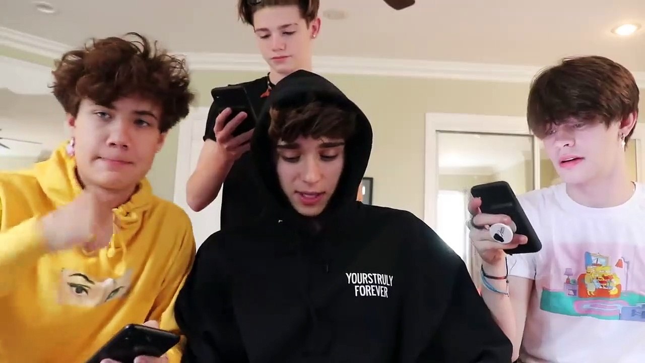 Reading Cringey Tiktok Boy Fanfics!!