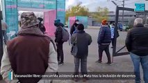 Vacunación libre concurrida asistencia en La Plata tras la inclusión de docentes