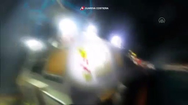 İtalya'nın Lampedusa Adası açıklarında göçmen teknesi battı: 7 ölü