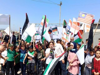 Gazzeli çocuklar, barış mesajlarını şişelerle denize, balonlarla gökyüzüne bıraktı