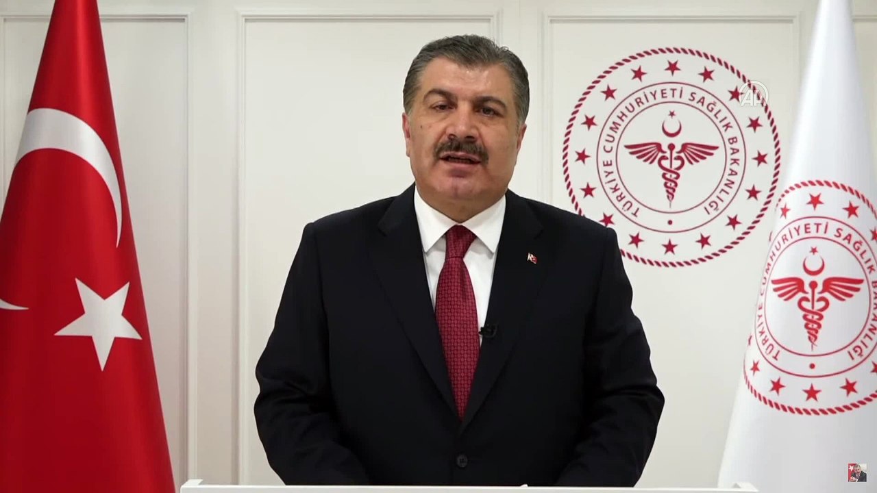 ANKARA - Koca: '50 yaş ve üzeri vatandaşlarımızla sağlık çalışanlarımız yarından itibaren 3. doz aşılarını olmak üzere randevu alabilecek''