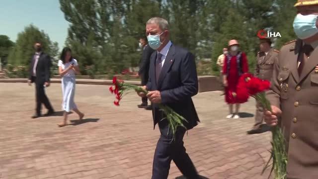 Bakan Akar, Kırgızistan Cumhurbaşkanı Caparov ile görüştüBakan Akar'dan Kırgız yazar Aytmatov ev müzesine ziyaret