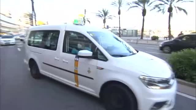 Los estudiantes negativos abandonan el hotel covid de Palma en el que estaban confinados