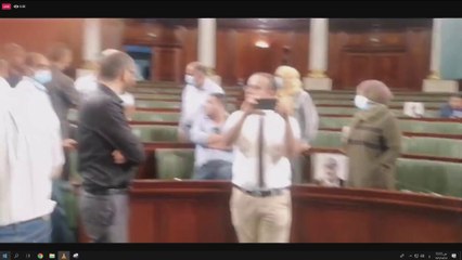 النائبة التونسية عبير موسي تتعرض لمحاولة اعتداء جديدة في البرلمان