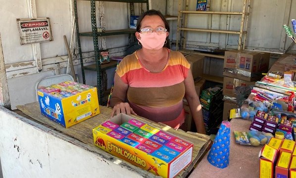 Restrições na pandemia afetam barraqueiras que comercializam ‘bombas’ de São João em Cajazeiras