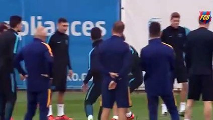 Arda Turan antrenmanda omuzlarda!