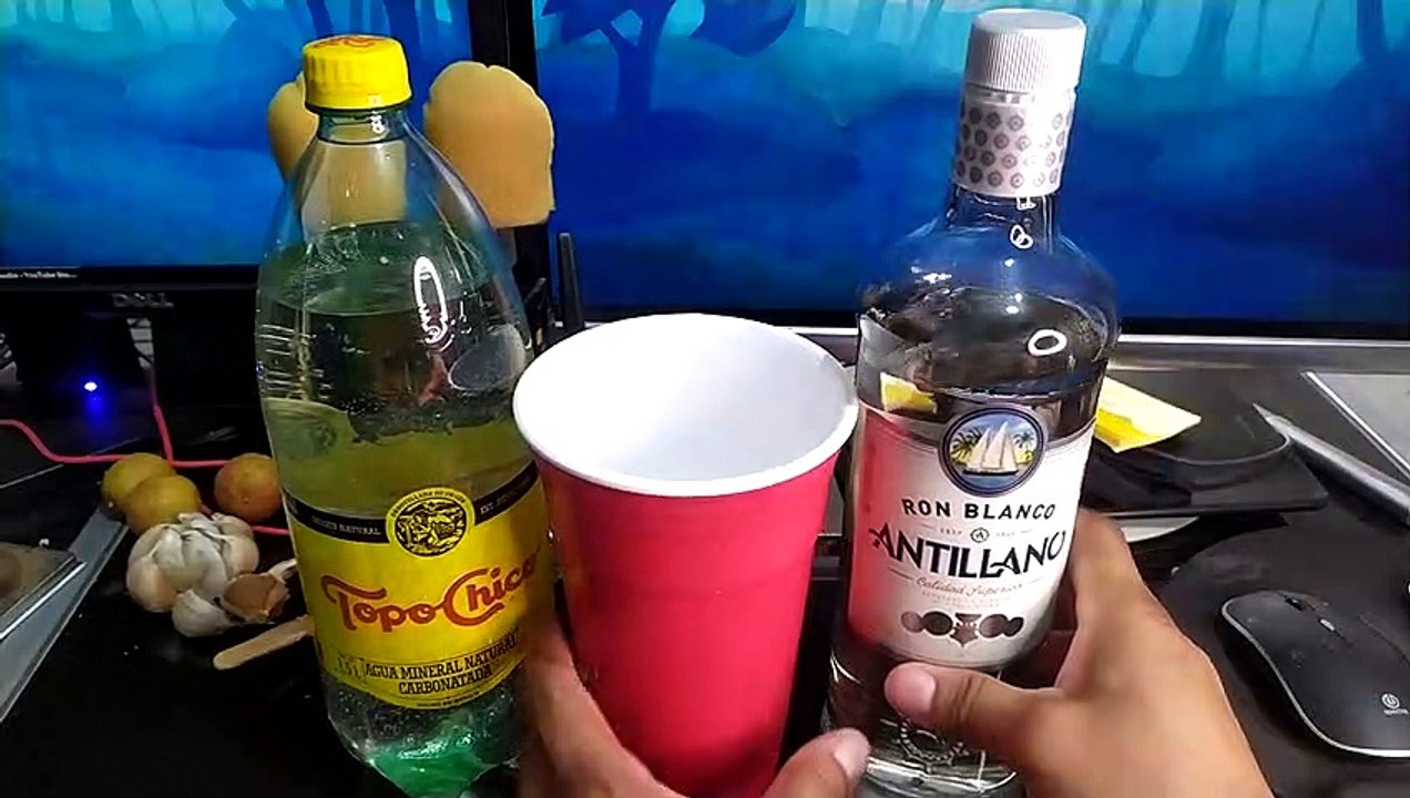receta especial de bebidas ron blanco antillano con hielo y agua mineral topo chico deliciosa bebida refrescante