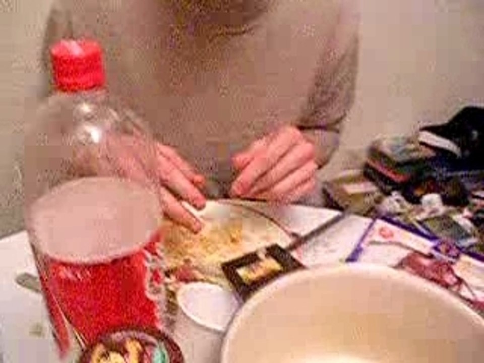 Loulou mange des pâtes