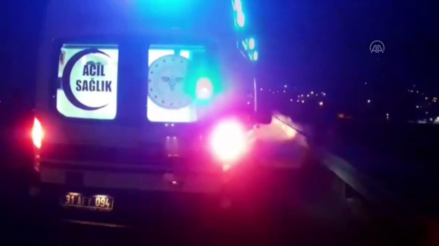 HATAY - Lastiği patlayan tır kamyona çarptı