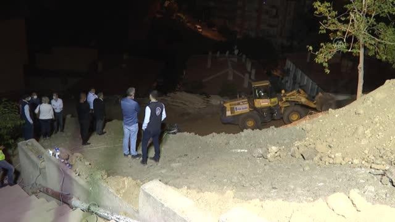 Ankara'da inşaat çalışmasında zarar gören istinat duvarı güçlendiriliyor
