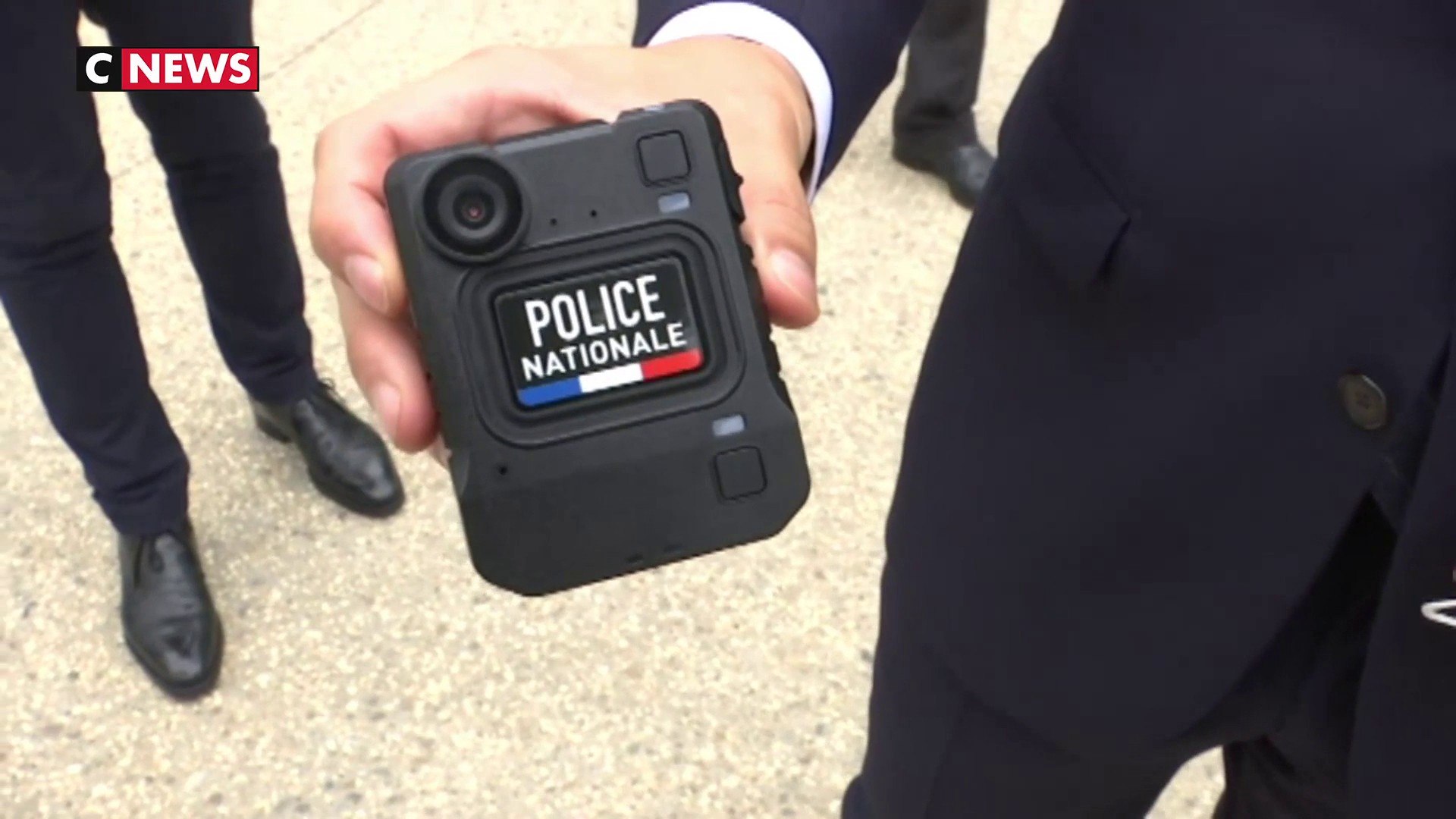 Lancement des caméras-piétons pour les policiers et gendarmes - Vidéo  Dailymotion