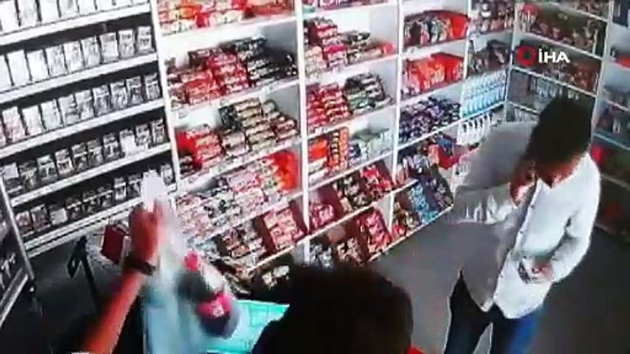 ''Vatan'', ''Bayrak'' deyip dolandırdı