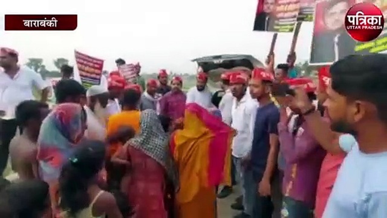 अखिलेश यादव के जन्मदिन की पूर्व संध्या पर गरीबों के बीच पहुंचे सपाई