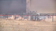 Un incendio arrasa cuatro naves industriales en Granada