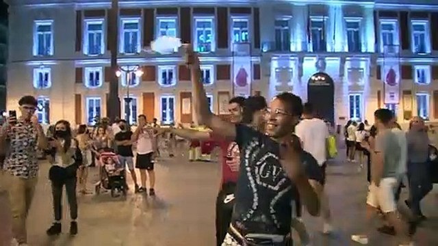 Un foyer géant de Covid-19 lié à des voyages d'étudiants aux Baléares enfle en Espagne - Des jeunes confinés dans leurs chambres d'hôtel, des parents en colère réclament leur libération