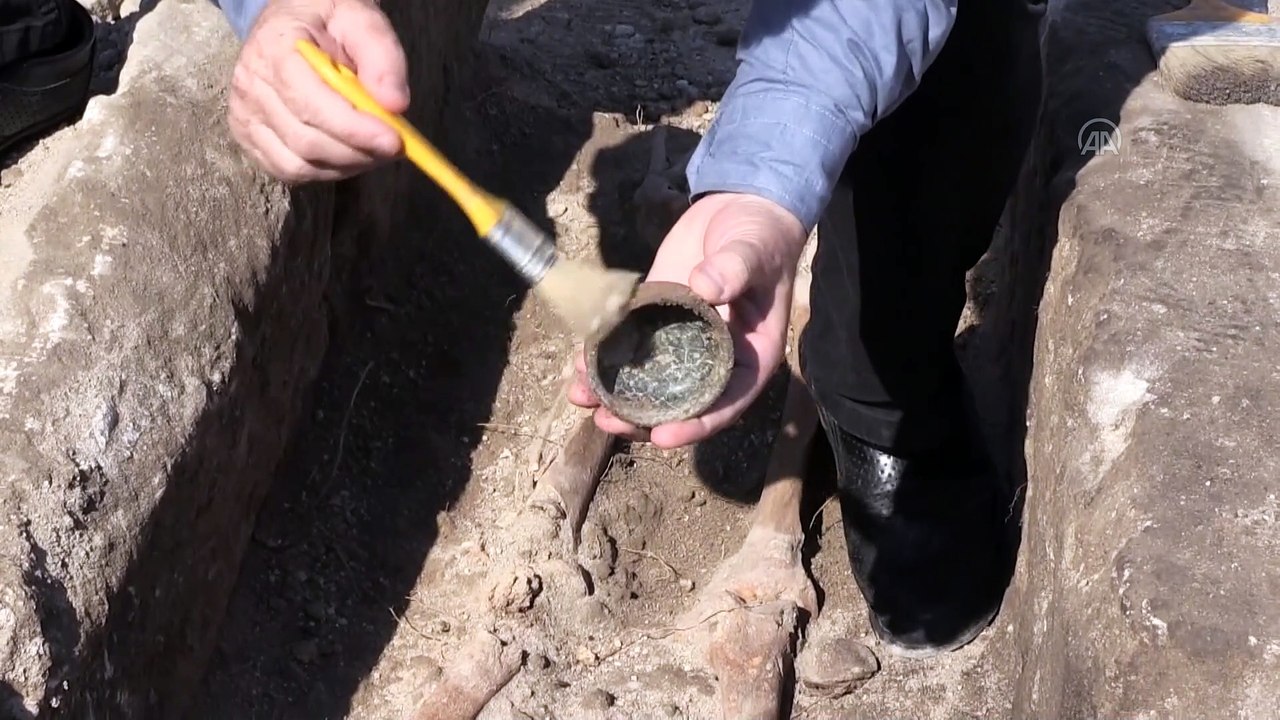 ADIYAMAN - Kazı çalışmalarında Bizans dönemine ait mezar ve insan iskeleti bulundu