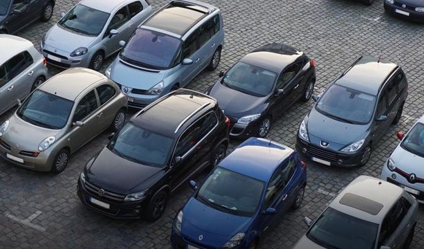 Il partage une astuce géniale pour se garer et fait le buzz sur TikTok