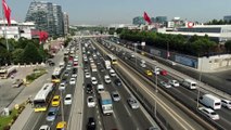 İstanbul'da normalleşmenin ilk gününde trafik yoğunluğu