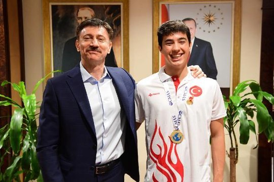 BAHÇELİEVLER BELEDİYE BAŞKANI BAHADIR, DÜNYA ŞAMPİYONUNU AĞIRLADI