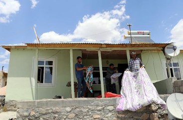 VAN'DA, MAHALLEYİ BİT VE PİRELER SARDI