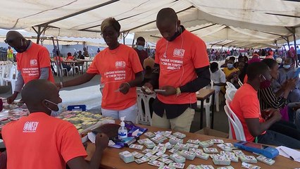 Identification : l'ONECI effectue une opération de distribution massive des nouvelles CNI à Abobo