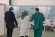 Son dakika haberi: Tunuslu doktor ailenin gönüllülerle kurduğu sahra hastanesi salgınla mücadeleye destek oluyor (1)
